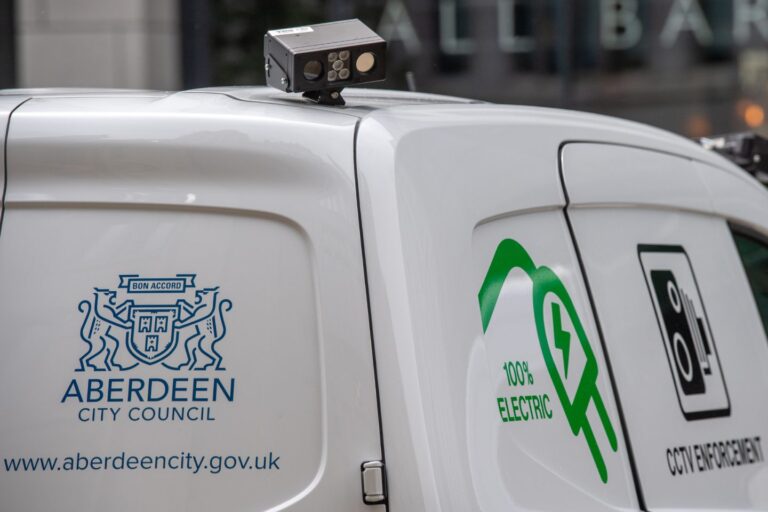Aberdeen City Council city wardens with Eskuta SX-250 e-bikes